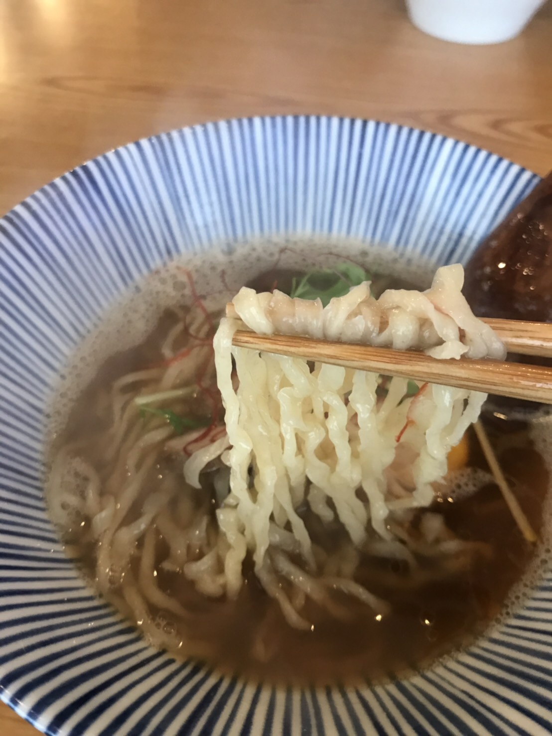 かにかーにーちぢれ麺